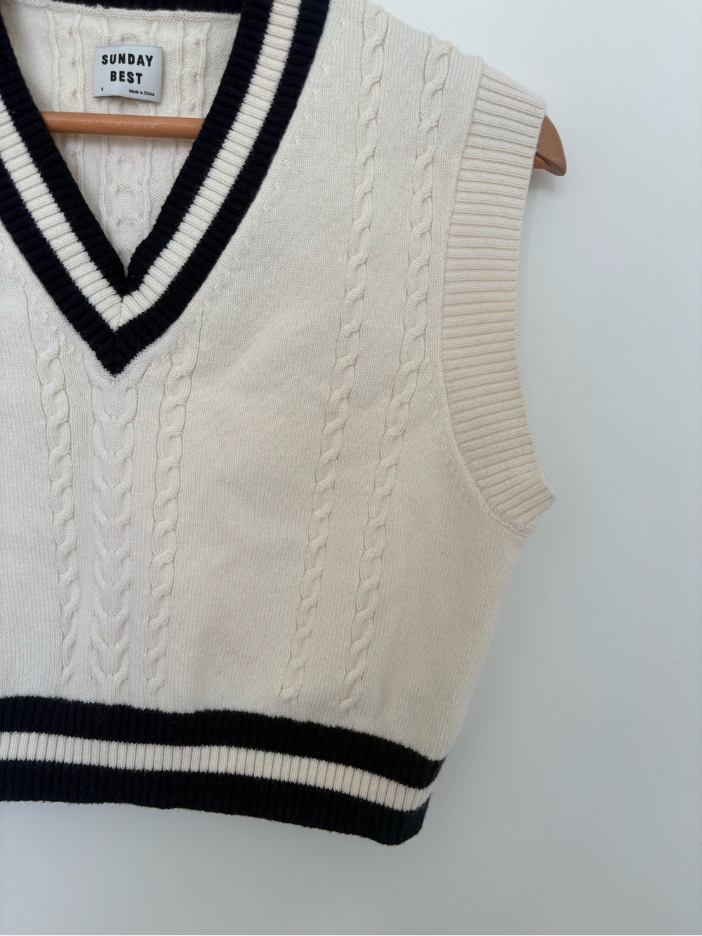 Sunday Best Winston Wool Cream Cable Knit Vest with Black Trim Size Small - Picture 3 of 6